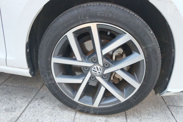 Volkswagen Golf 2020 car image #9