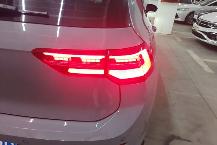 Volkswagen Golf 2024 car image #8