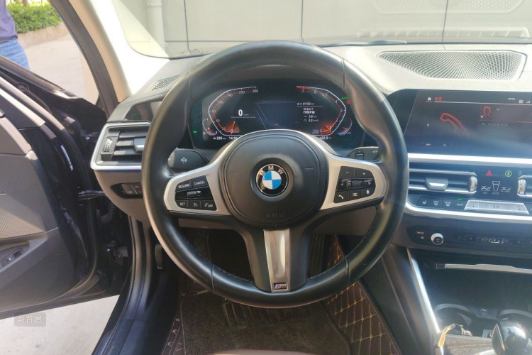 BMW 3 Series 2022 car image #12