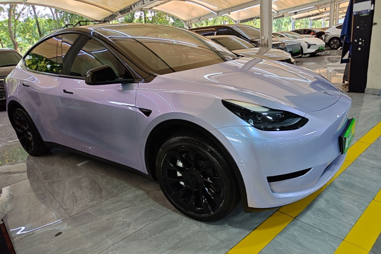 Tesla Model Y 2023 car image #4