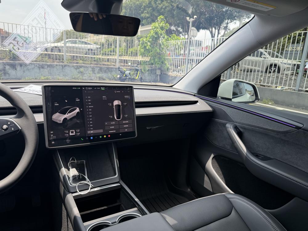 Tesla Model Y 2025 #11 Tesla Model Y 2025 car image #11