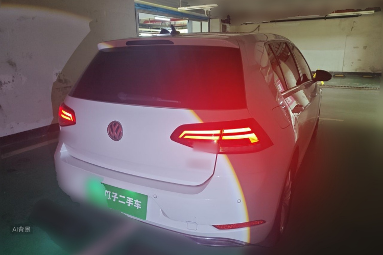 Volkswagen Golf 2019 car image #6