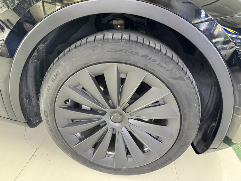 Tesla Model Y 2022 car image #17