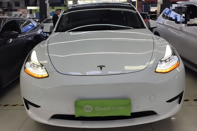 Tesla Model Y 2023 #3 Tesla Model Y 2023 car image #3