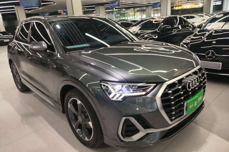 Audi Q3 2023 car image #4