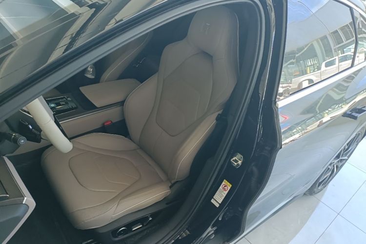 BYD Han 2024 car image #19