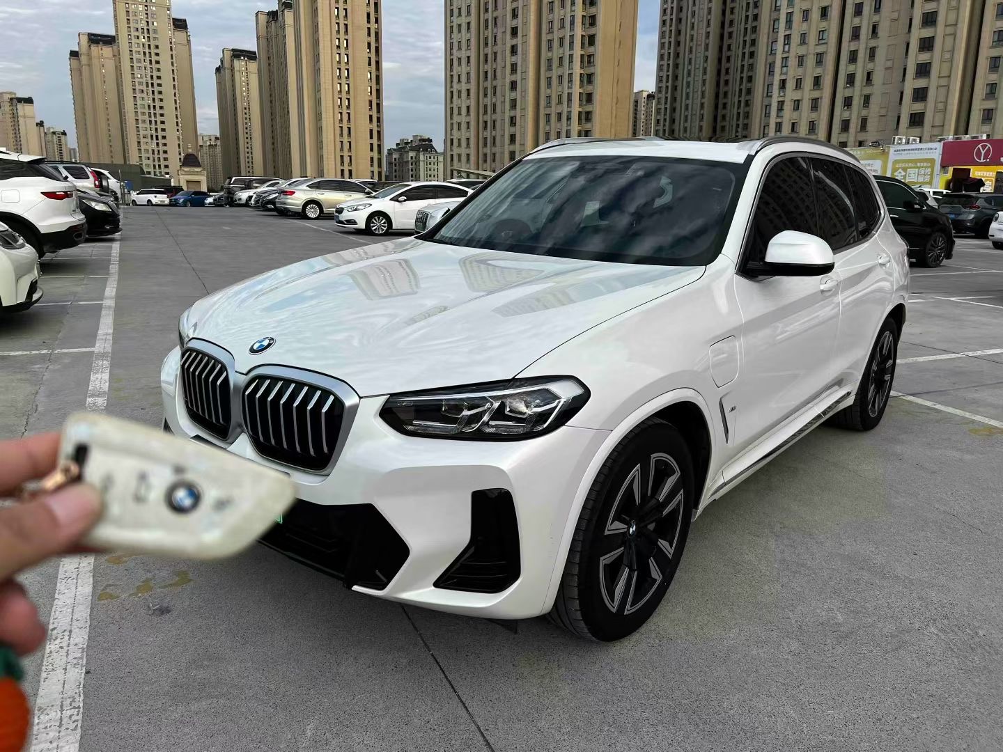BMW iX3 2025 BMW iX3 2025 car image