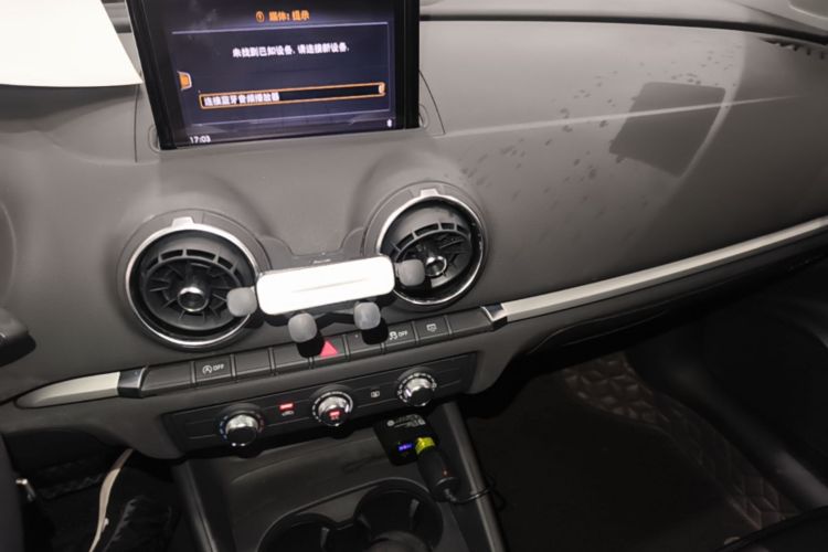 Audi A3 2019 car image #17