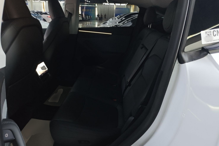 Tesla Model Y 2025 #13 Tesla Model Y 2025 car image #13