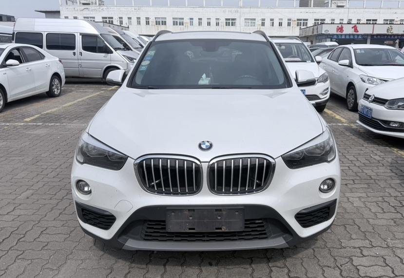 BMW X1 2018 #2 BMW X1 2018 صورة سيارة #2