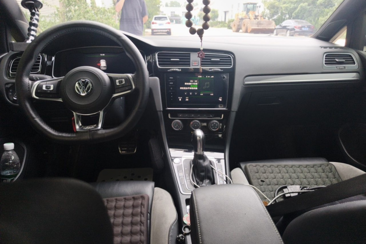 Volkswagen Golf 2020 car image #7