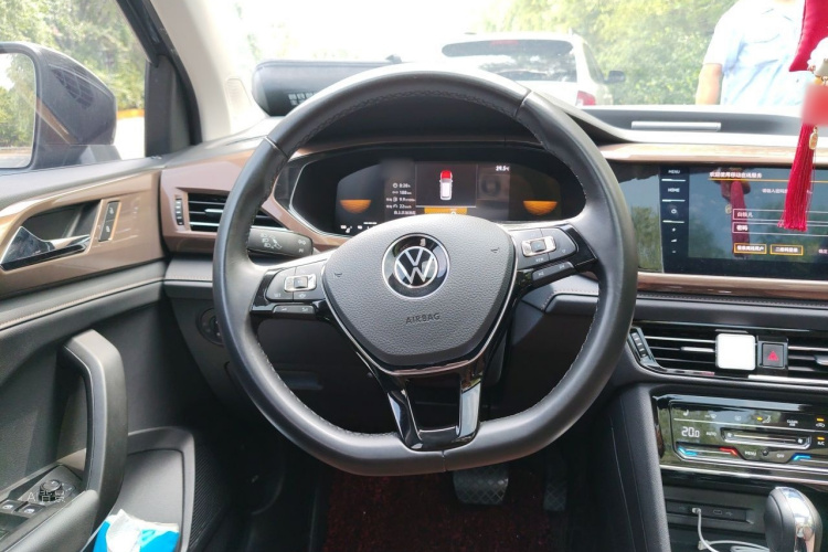 Volkswagen Tharu 2022 car image #12