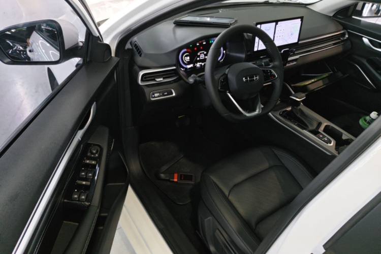 GEELY Emgrand 2023 #16 GEELY Emgrand 2023 car image #16