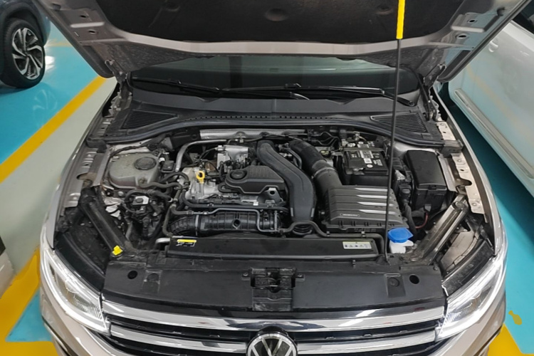 Volkswagen Bora 2023 car image #20