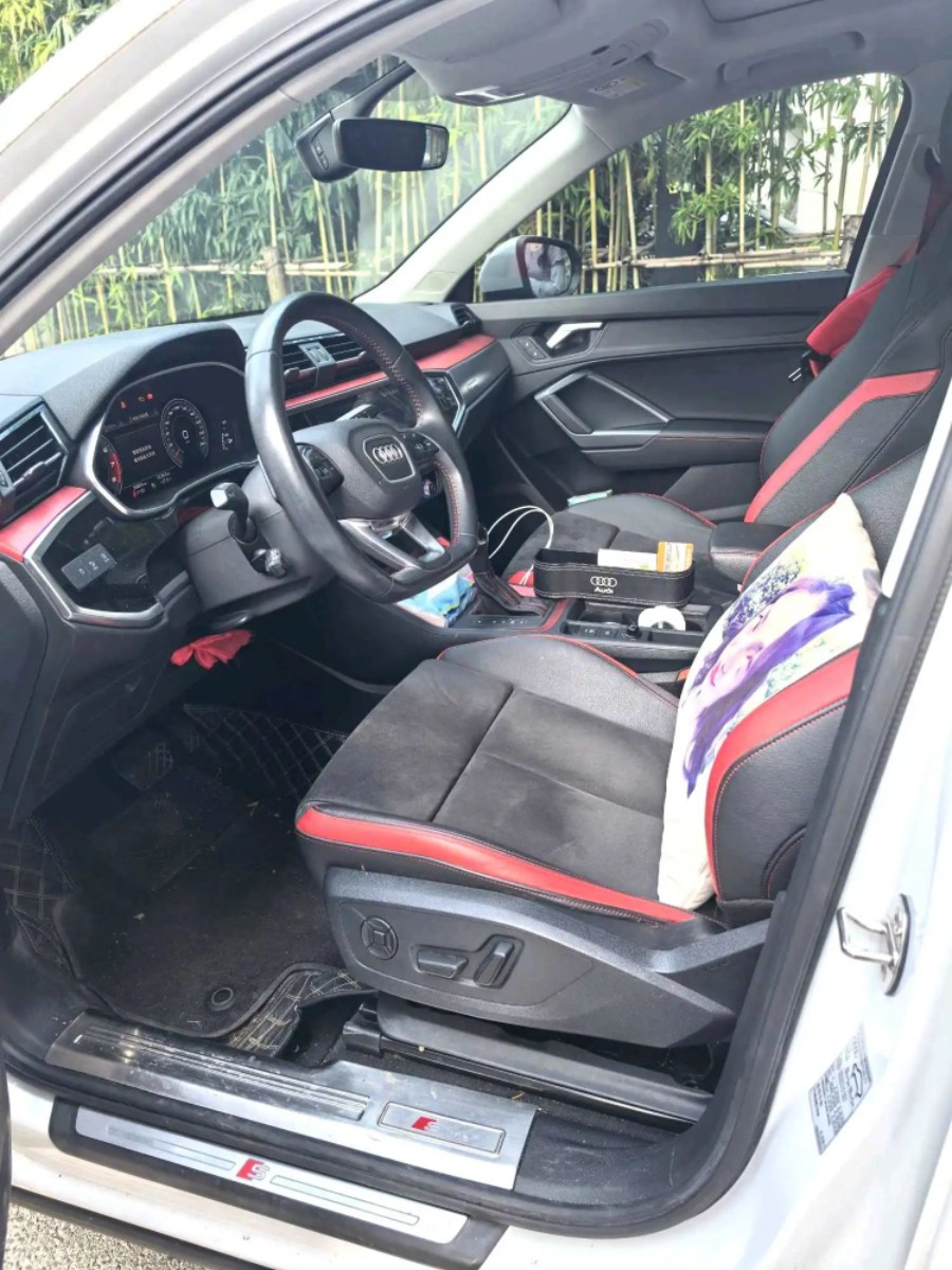 Audi Q3 2022 car image #7