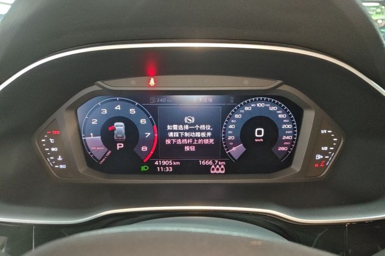 Audi Q3 2019 car image #12