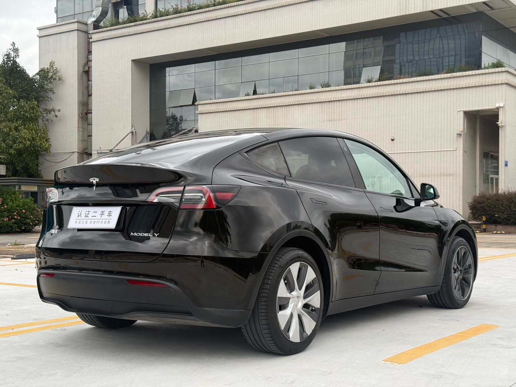 Tesla Model Y 2022 #15 Tesla Model Y 2022 car image #15