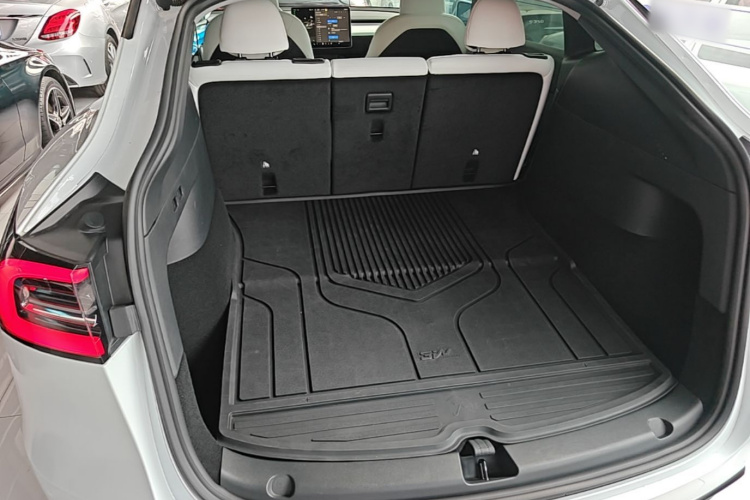 Tesla Model Y 2023 #19 Tesla Model Y 2023 car image #19