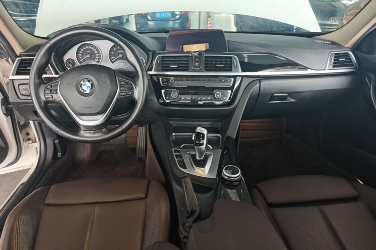 BMW 3 Series 2018 #10 BMW 3 Series 2018 car image #10