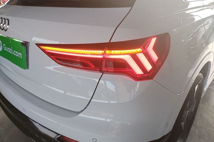 Audi Q3 2023 car image #8