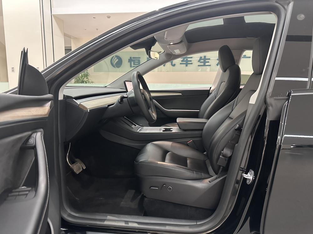 Tesla Model Y 2023 immagine di auto #14