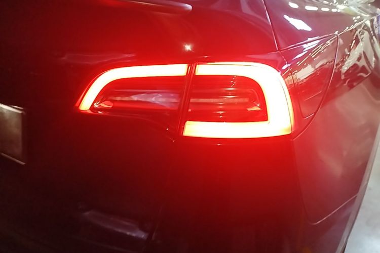 Tesla Model Y 2021 #8 Tesla Model Y 2021 car image #8