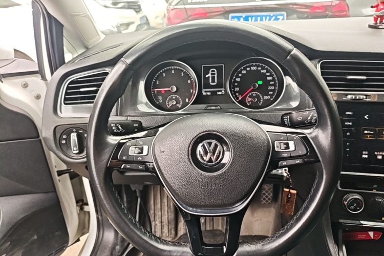 Volkswagen Golf 2020 car image #11