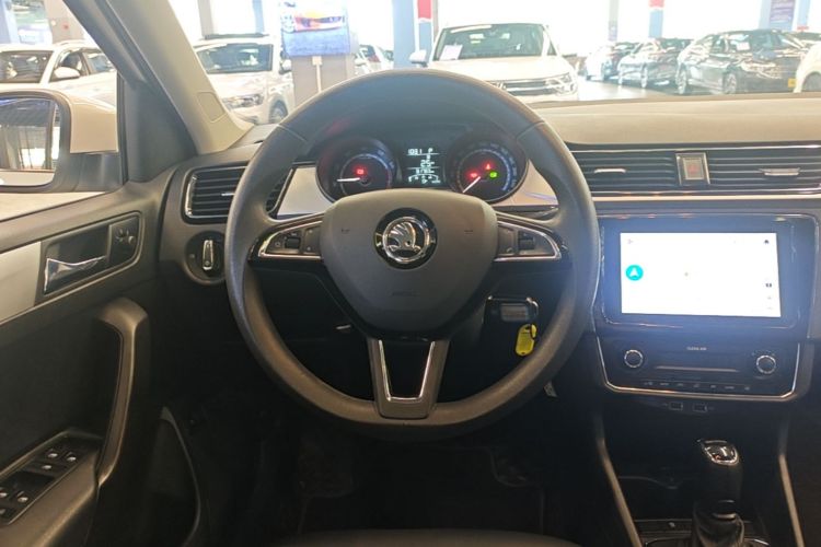 Skoda Rapid 2021 car image #11