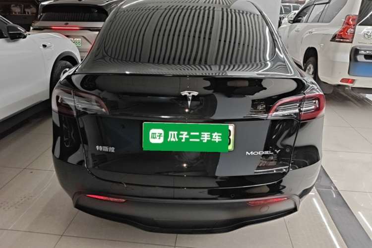 Tesla Model Y 2023 car image #4