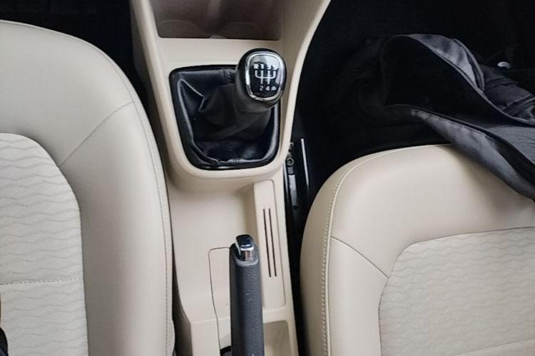 Skoda Rapid 2015 #14 Skoda Rapid 2015 car image #14