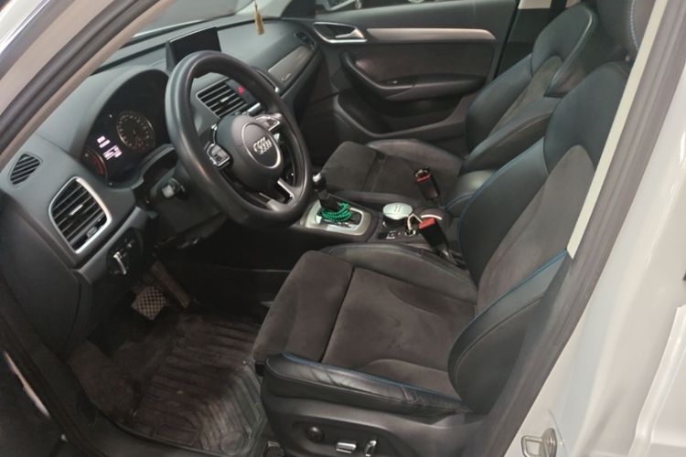 Audi Q3 2017 car image #19