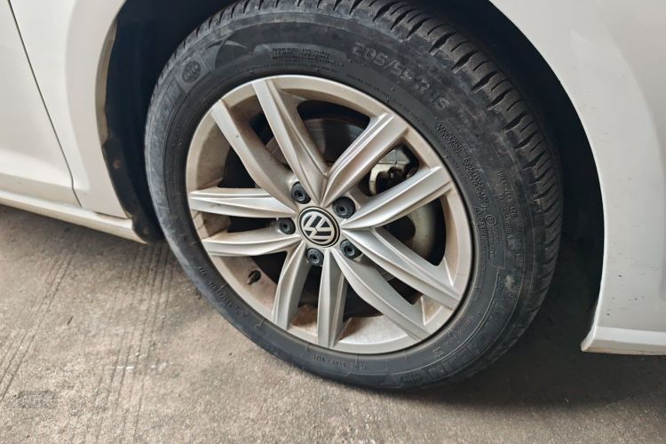 Volkswagen Golf 2018 car image #9