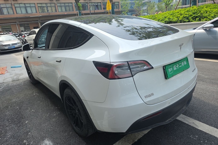 Tesla Model Y 2022 #5 Tesla Model Y 2022 car image #5