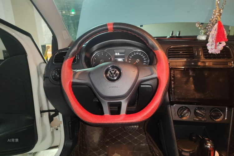 Volkswagen Polo 2015 car image #12