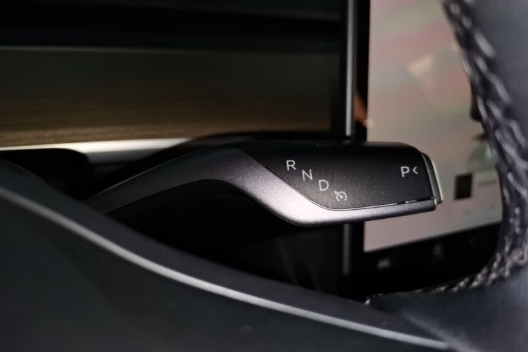 Tesla Model Y 2023 car image #14