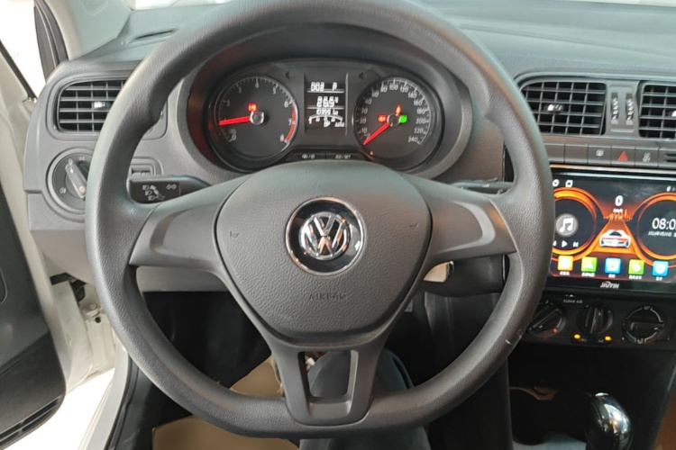 Volkswagen Polo 2019 car image #11