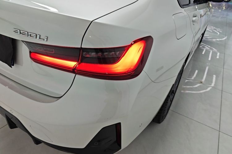 BMW 3 Series 2025 #8 BMW 3 Series 2025 car image #8