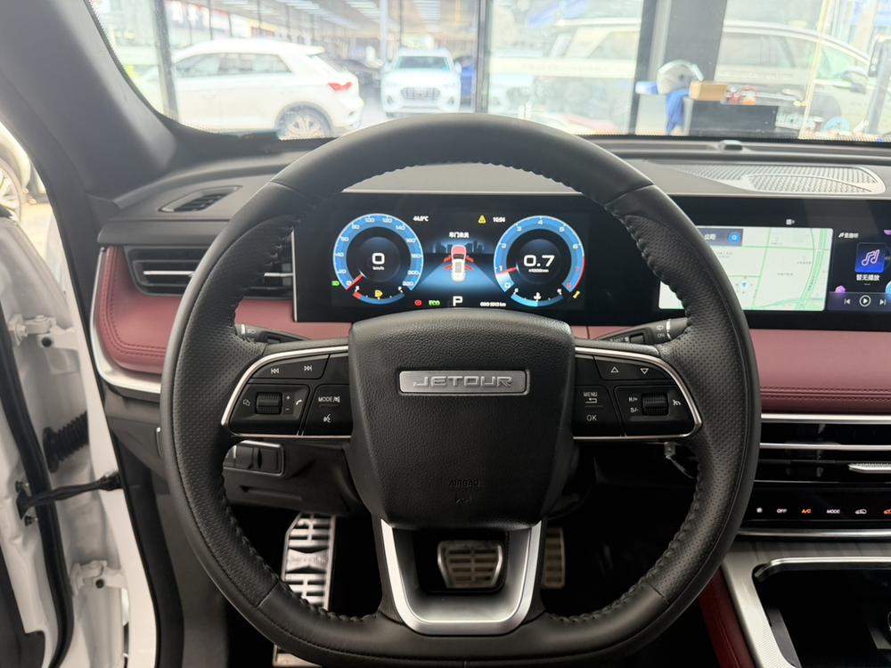 Jetour X70 PLUS 2023 car image #13