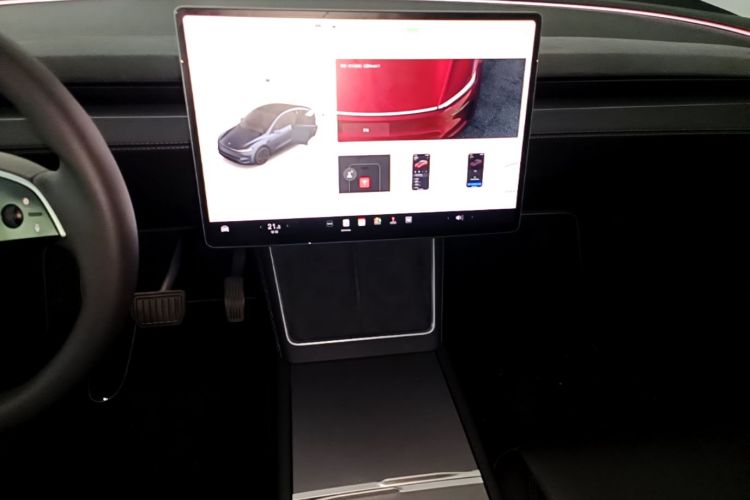 Tesla Model Y 2025 car image #13