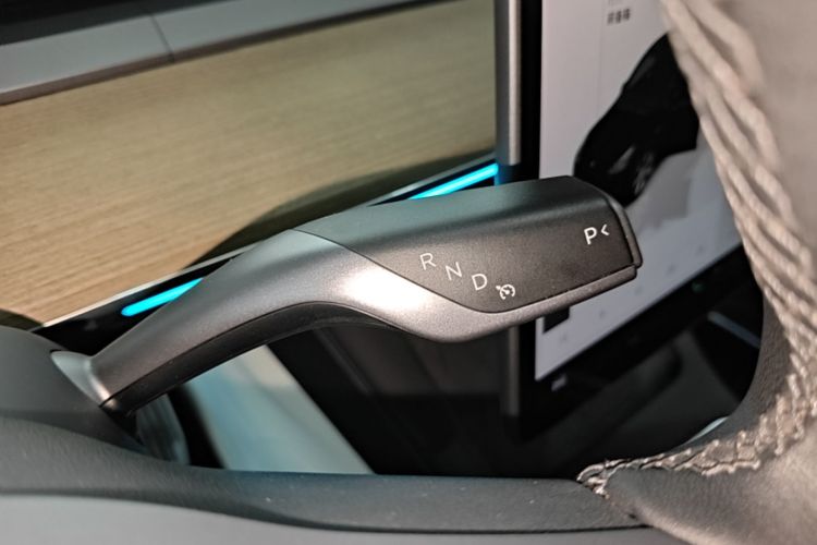 Tesla Model Y 2023 #14 Tesla Model Y 2023 car image #14