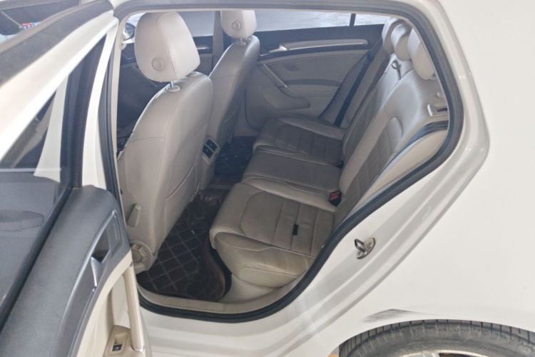 Volkswagen Golf 2014 car image #17