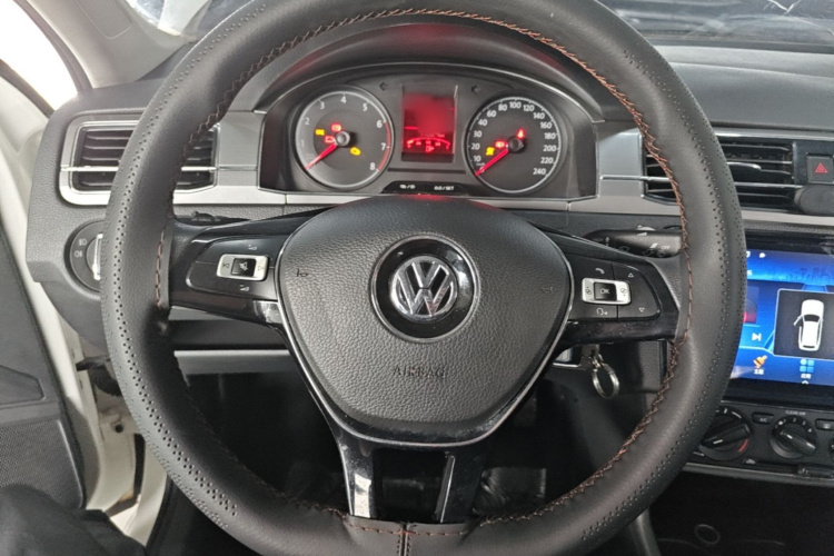 Volkswagen Santana 2018 car image #11