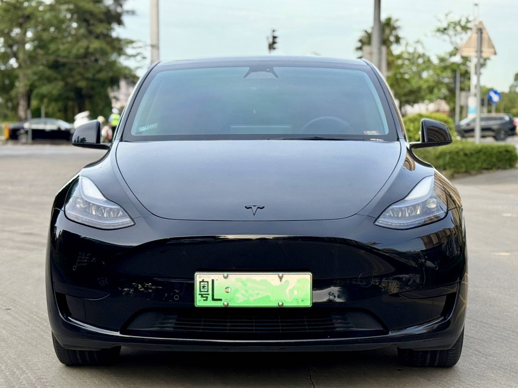 Tesla Model Y 2023 #2 Tesla Model Y 2023 car image #2