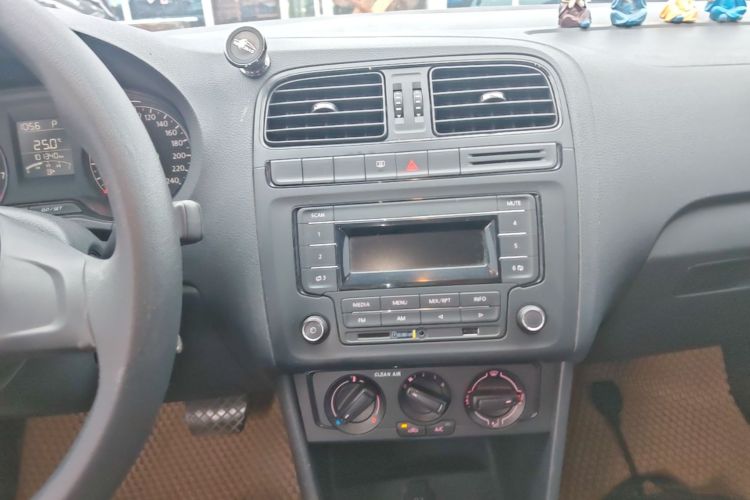 Volkswagen Polo 2016 #13 Volkswagen Polo 2016 car image #13