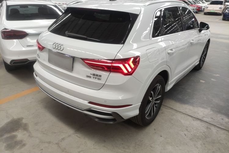 Audi Q3 2020 car image #7