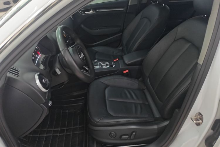 Audi A3 2018 immagine di auto #15