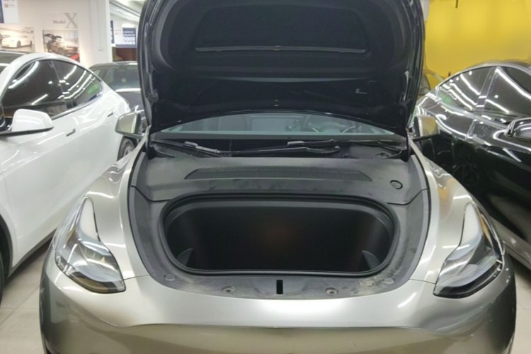 Tesla Model Y 2024 car image #20