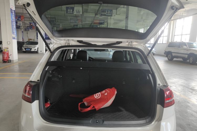 Volkswagen Golf 2017 car image #19