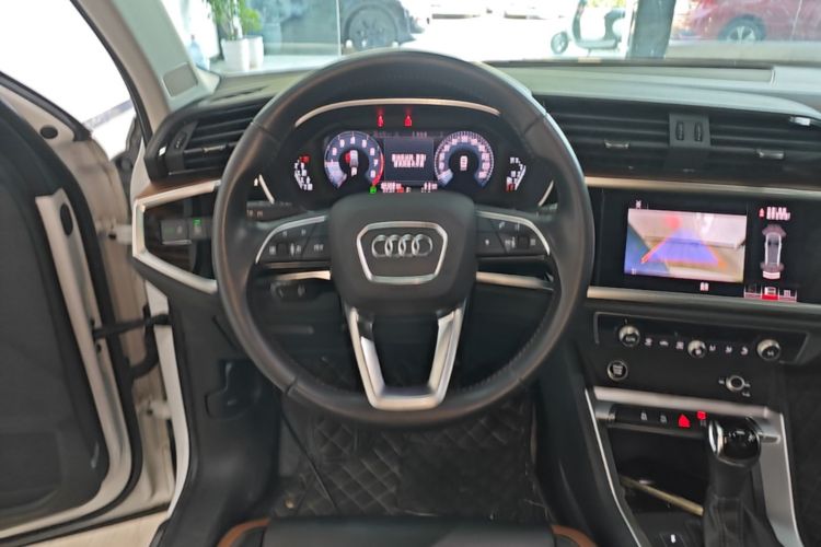 Audi Q3 2021 car image #11