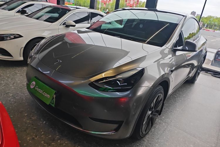 Tesla Model Y 2023 car image #2